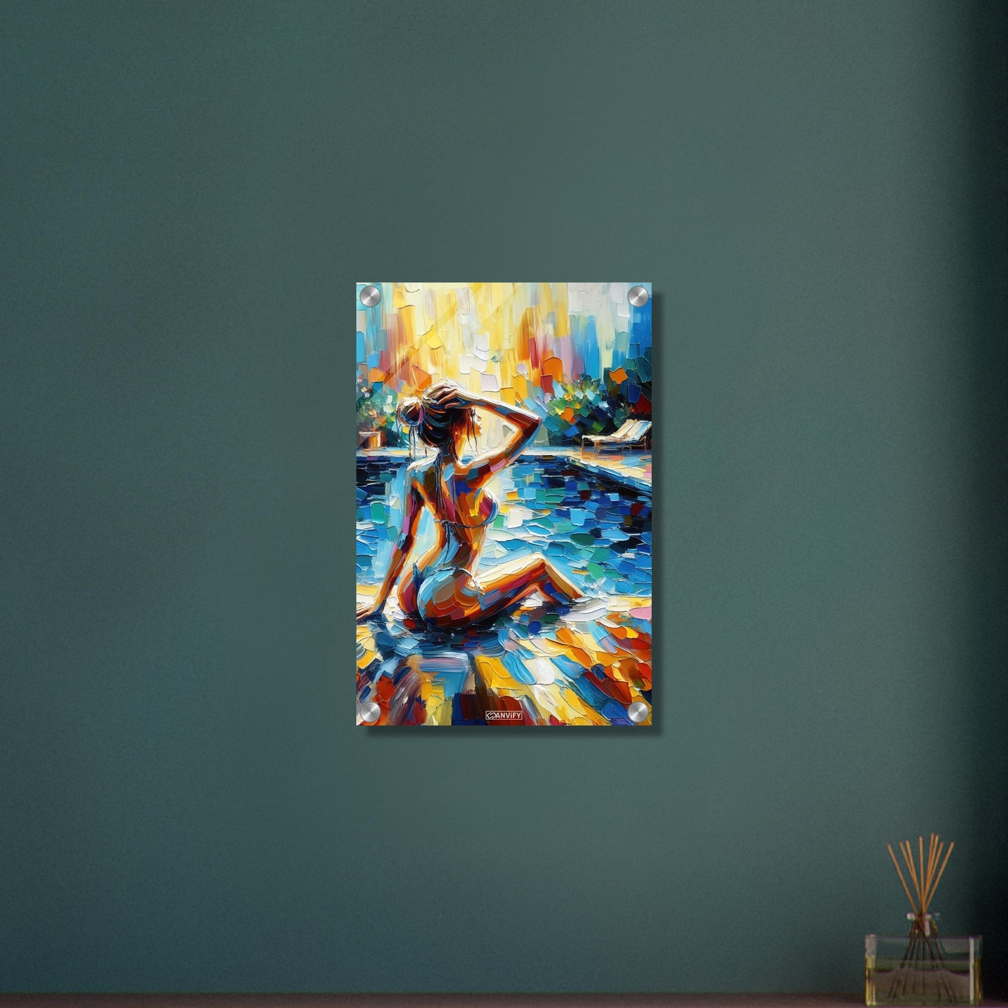 Schöne Frau im Bikini am Poolrand bei Sonnenuntergang in Acrylfarben auf einem Acrylbild