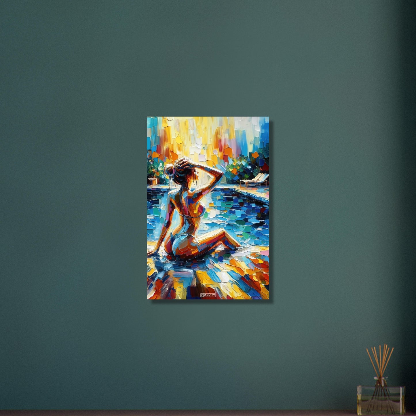 Schöne Frau im Bikini am Poolrand bei Sonnenuntergang in Acrylfarben auf Aluminium