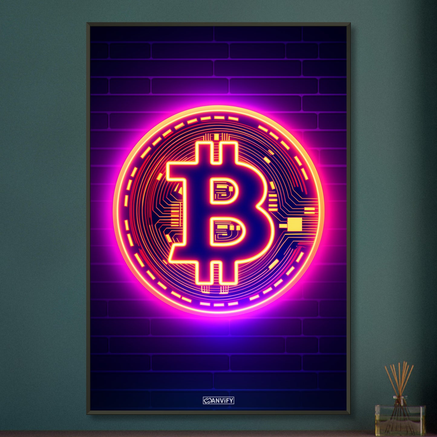 Leuchtender Bitcoin im einfachen Retrodesign auf einem Poster im Metallrahmen