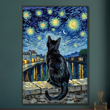 Schwarze Katze bei hellem Sternenhimmel im Stil von Vincent van Gogh auf einem Poster im Metallrahmen