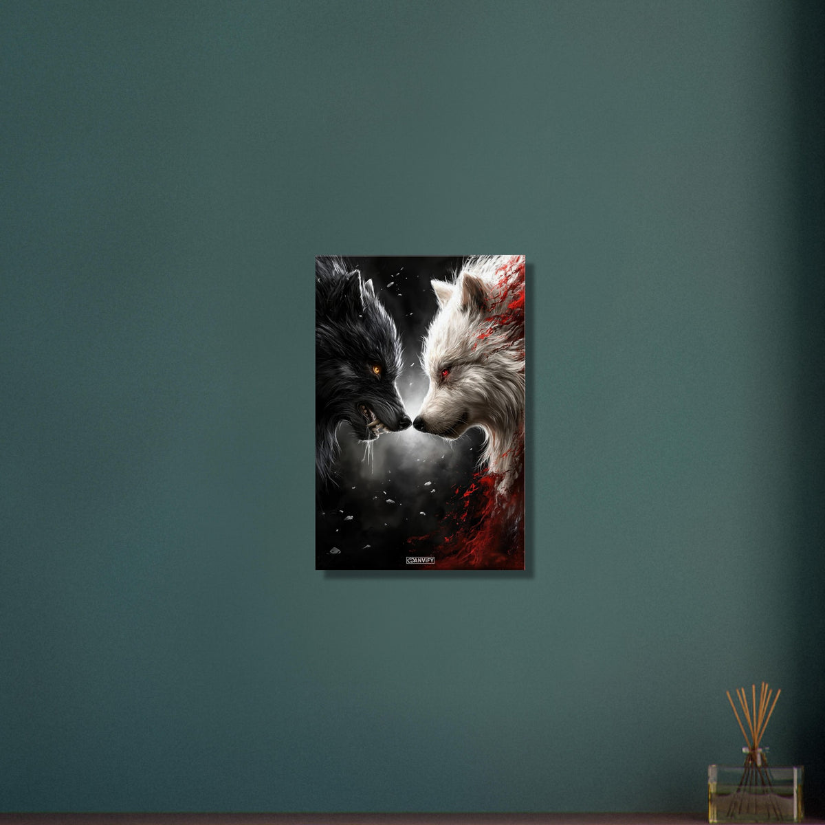 Schwarzer und Weißer Wolf gemalt und knurren sich gegenseitig an auf einer Leinwand