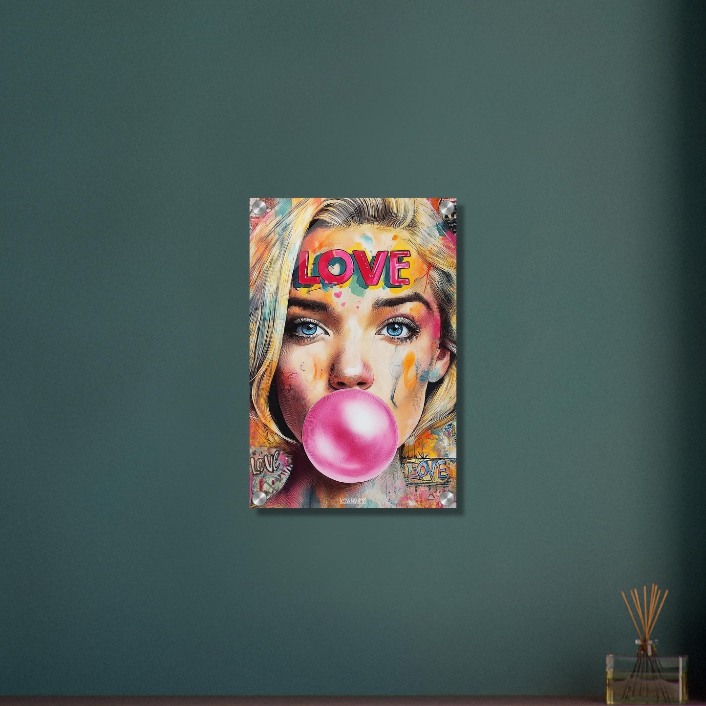 Cameron Diaz aus Verrückt nach Mary mit einem Kaugummi im Mund im Pop Art Stil auf einem Acrylbild