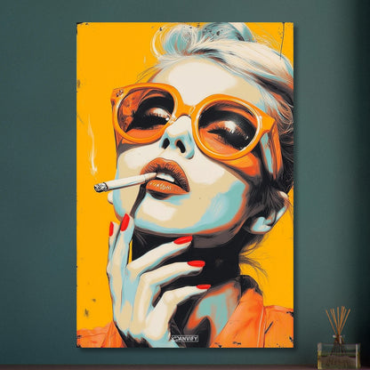 Marilyn Monroe mit einer Zigarette und Sonnenbrille im Pop Art Stil auf Aluminium