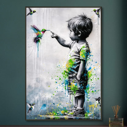 Junge im Banksy Stil berührt einen Kolibri auf einem Poster im Metallrahmen