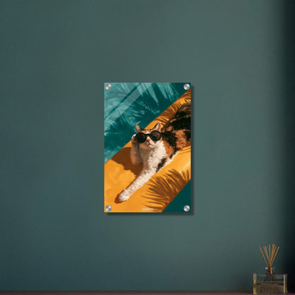 Katze mit einer Sonnenbrille faulenzt auf einem Surfbrett unter einer Palme auf einem Acrylbild