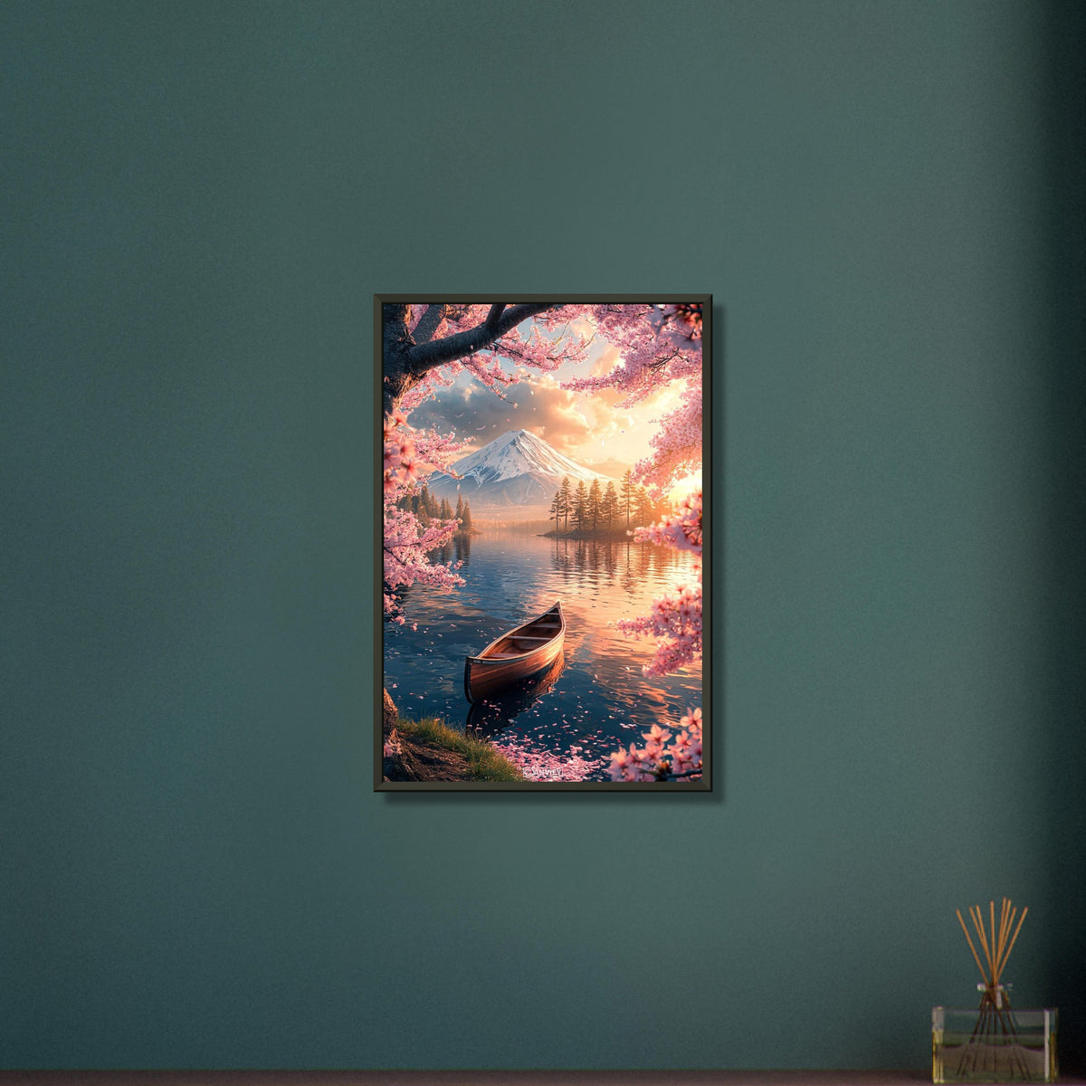 Kanu unter einer japanischen Blütenkirsche im Wasser vor dem Berg Fuji bei Sonnenuntergang auf einem Poster im Metallrahmen
