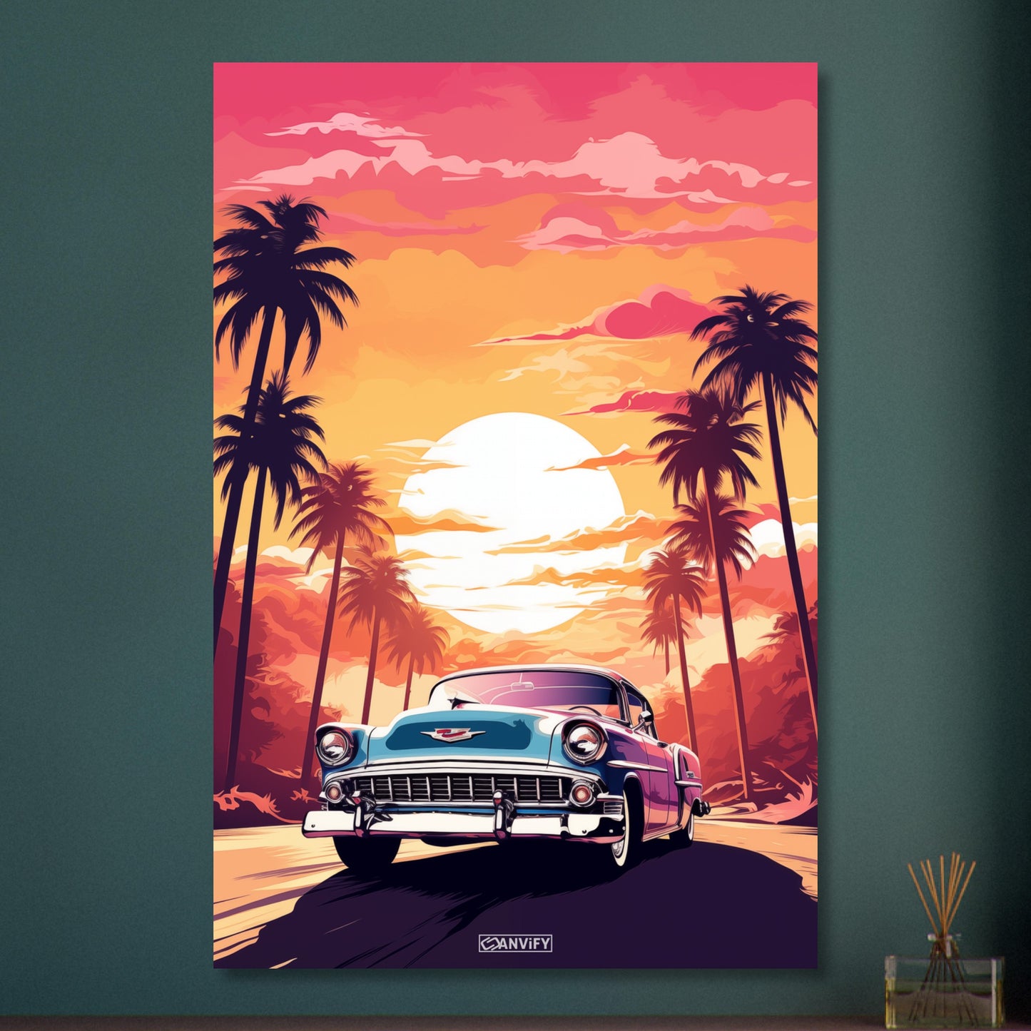 1951 Cadillac Series 62 in blauer Farbe beim Sonnenuntergang mit Palmen malerisch dargestellt auf Aluminium