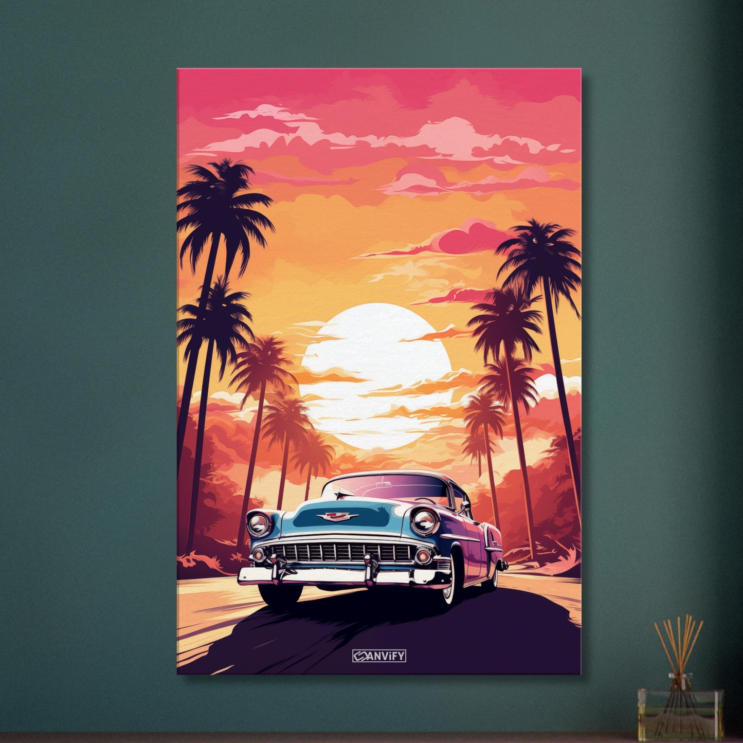 1951 Cadillac Series 62 in blauer Farbe beim Sonnenuntergang mit Palmen malerisch dargestellt auf einer Leinwand
