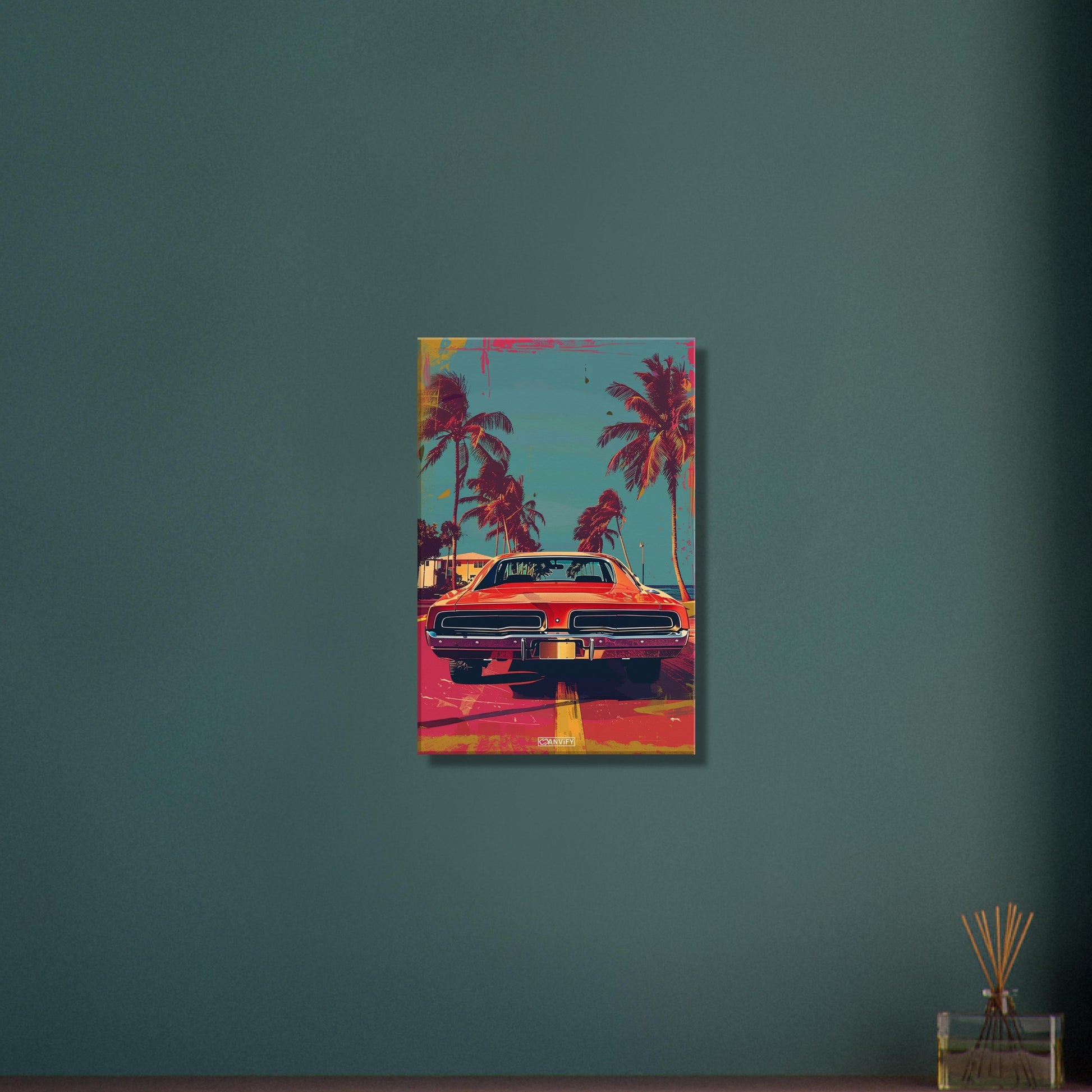 Dodge Challenger aus dem Jahr 1970 in roter Farbe in Miami mit Palmen malerisch dargestellt auf einer Leinwand