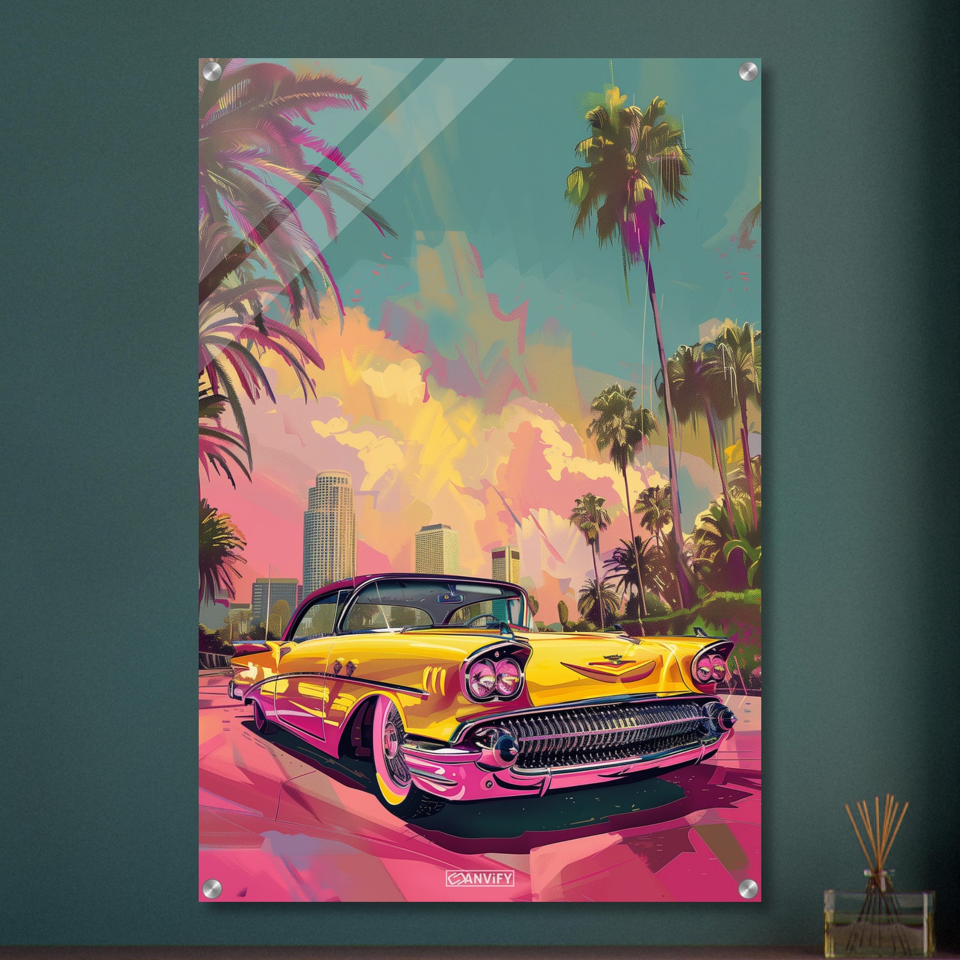 1958er Packard Hawk Sport Coupé in gelber Farbe in Miami malerisch dargestellt auf einem Acrylbild