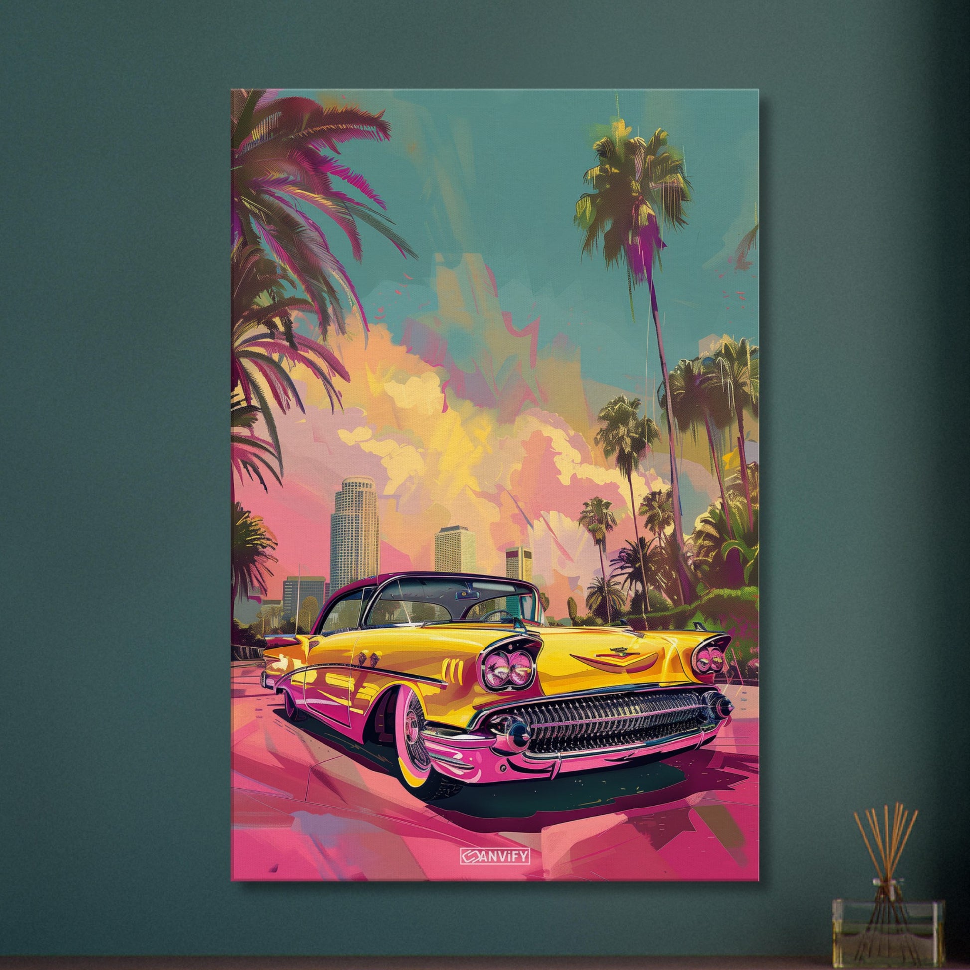 1958er Packard Hawk Sport Coupé in gelber Farbe in Miami malerisch dargestellt auf einer Leinwand