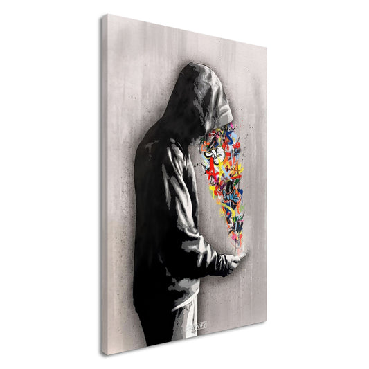 Graffiti von einem Jungen mit Hoodie im Stil von Banksy auf einer Leinwand