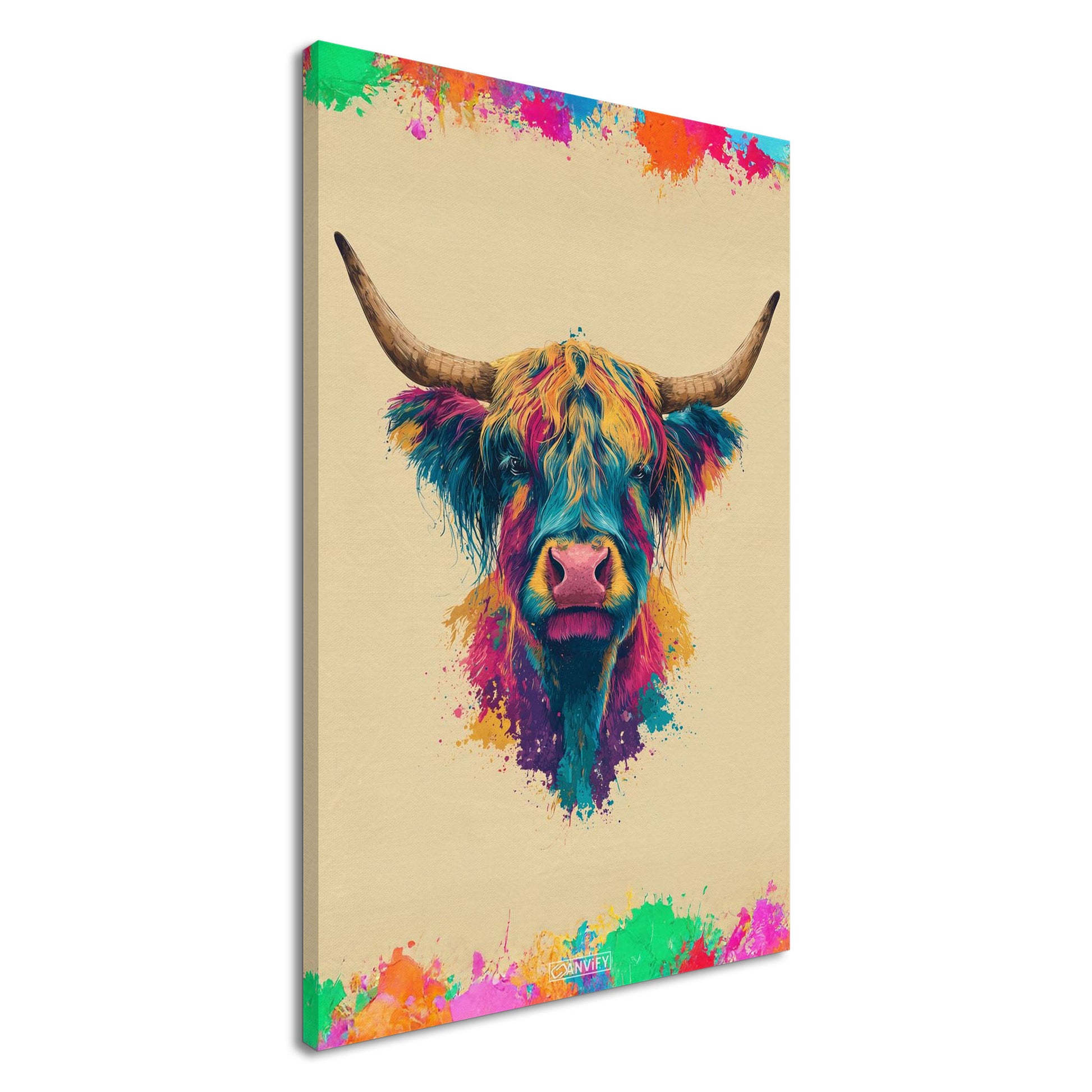 Buntes Hochlandrind Portrait auf einer Leinwand