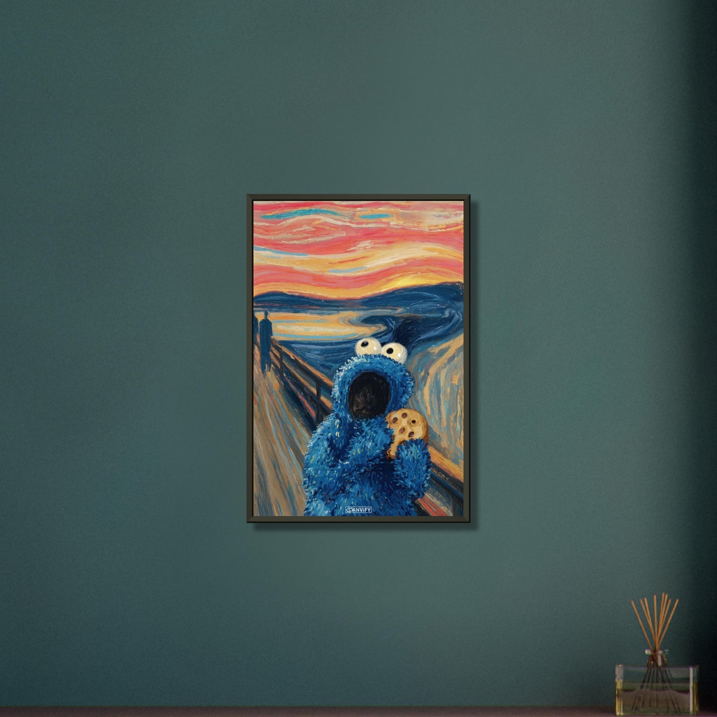 Blaues Krümelmonster oder auch Keksmonster genannt im Stil von The Scream und Vincent van Gogh auf einem Poster im Metallrahmen