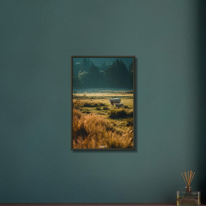 Kühe auf der Wiese auf einem Poster im Metallrahmen