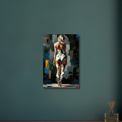 Sexy Frau im kubistischen Stil und im weißen Bodysuit auf Aluminium