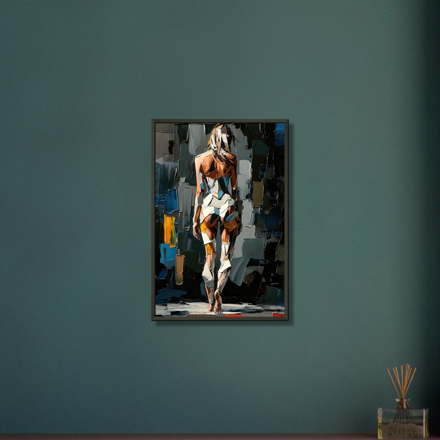 Sexy Frau im kubistischen Stil und im weißen Bodysuit auf einem Poster im Metallrahmen