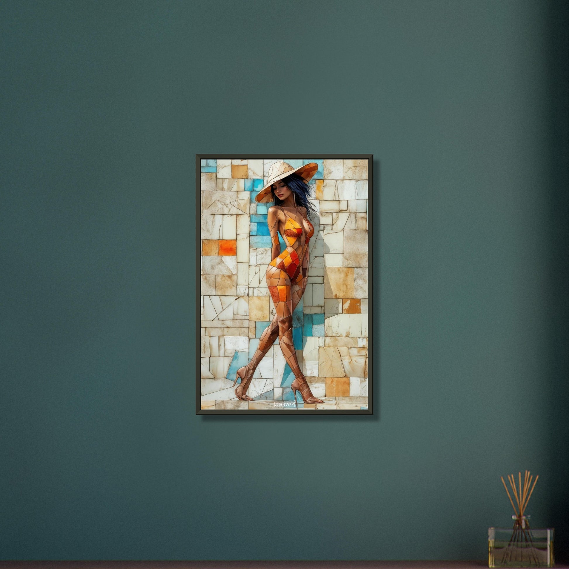 Schöne sexy dunkelhaarige Frau mit Hut und Badeanzug im kubistischen Stil auf einem Poster im Metallrahmen