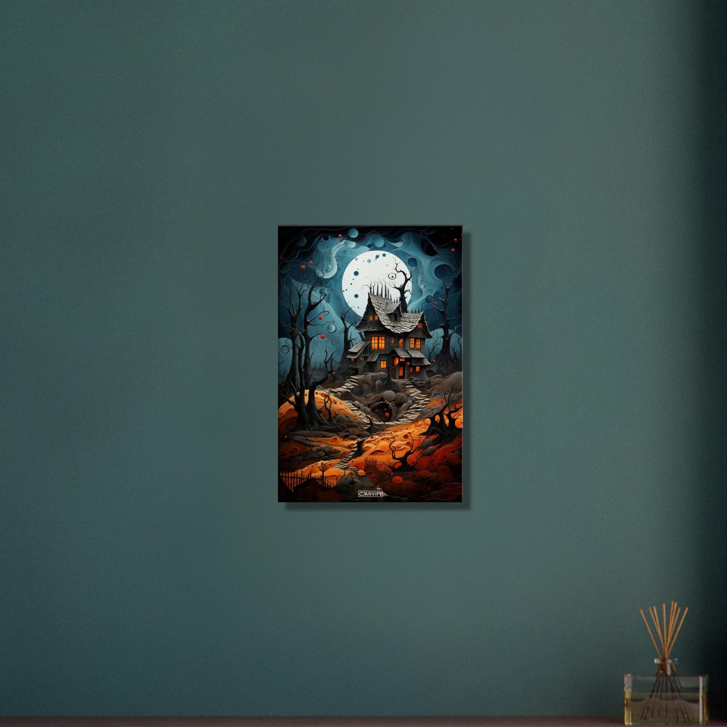 Verfluchtes Hexenhaus mit einem Vollmond auf einer Leinwand