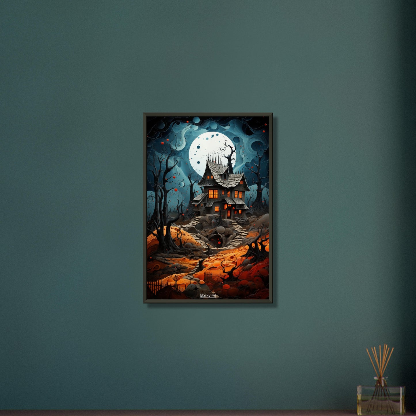 Verfluchtes Hexenhaus mit einem Vollmond auf einem Poster im Metallrahmen