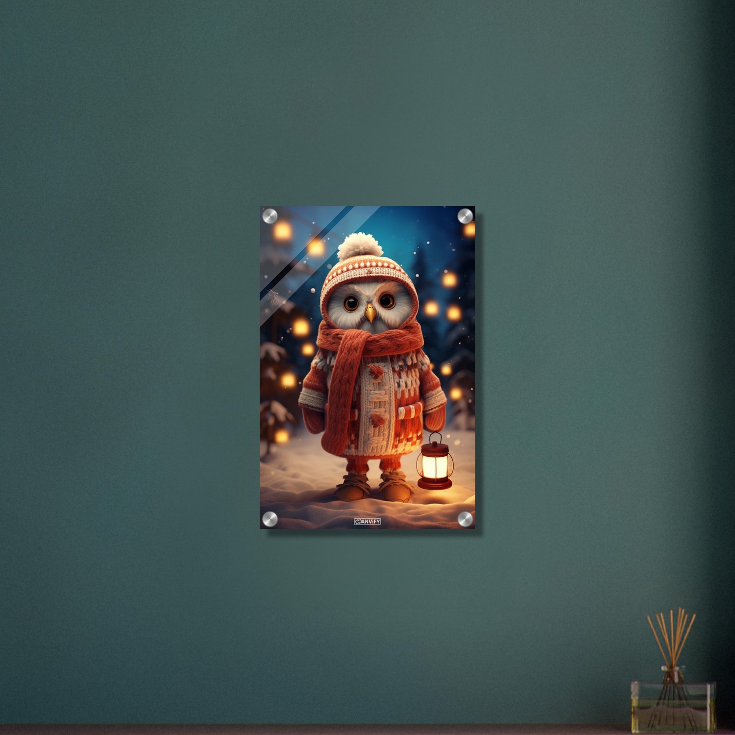 Eule mit Mütze, Schal, Wolljacke und Laterne in einer Winternacht im Schnee auf einem Acrylbild