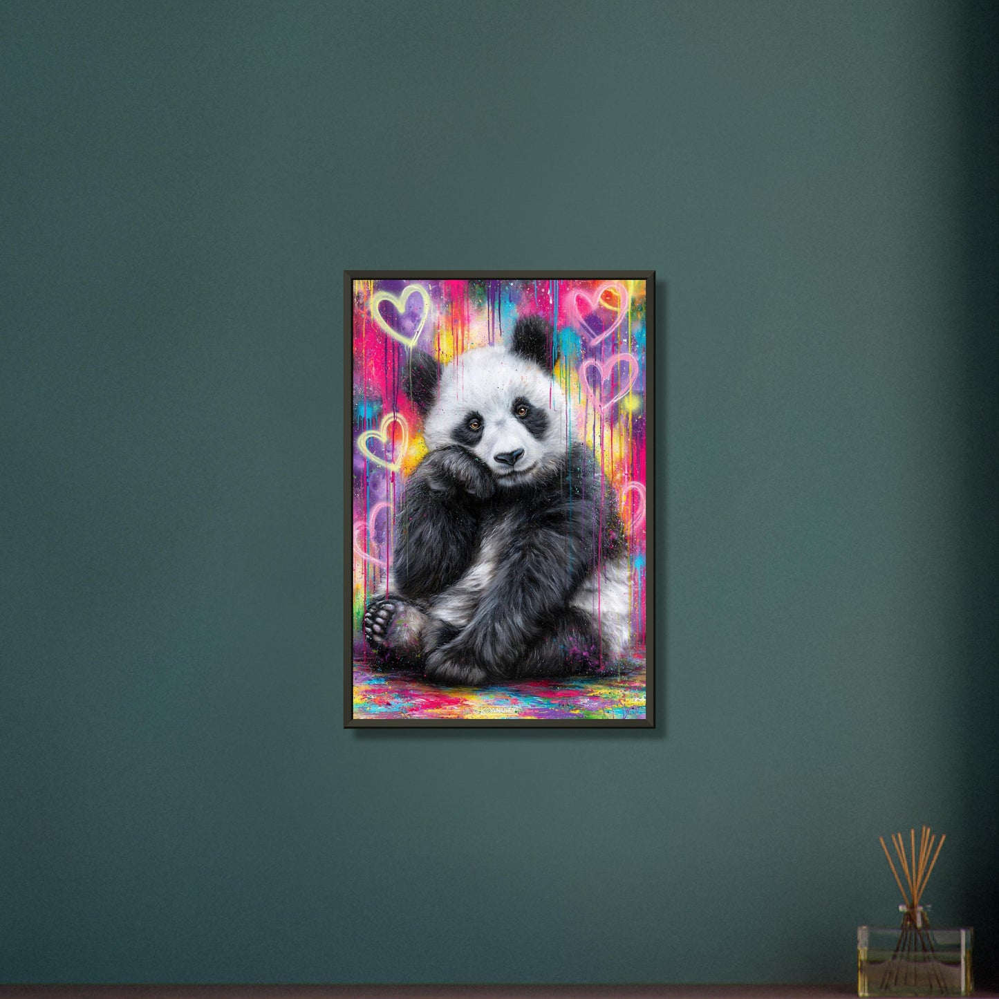 Süßer kleiner Panda im Graffiti Street Art Style auf einem Poster im Metallrahmen