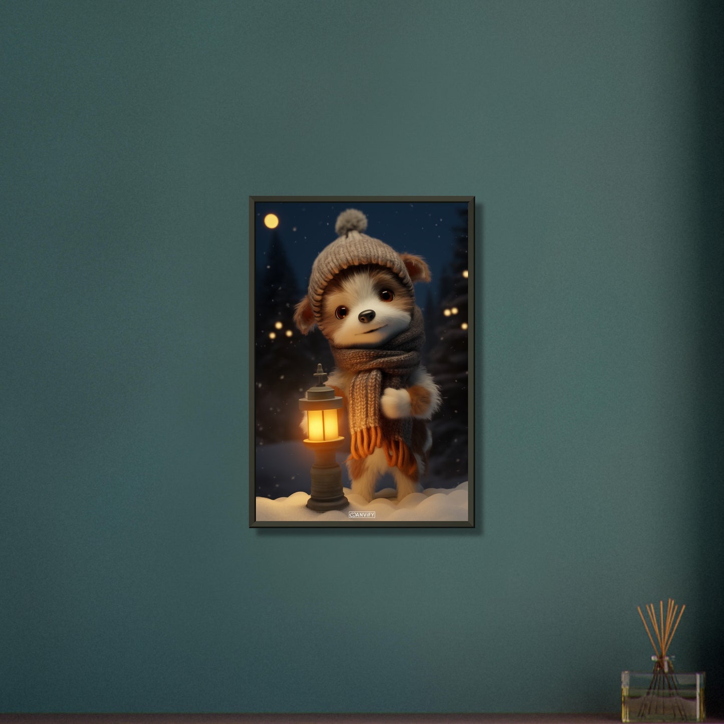 Welpe mit Mütze und Schal in einer Winternacht und im Schnee mit einer Laterne auf einem Poster im Metallrahmen