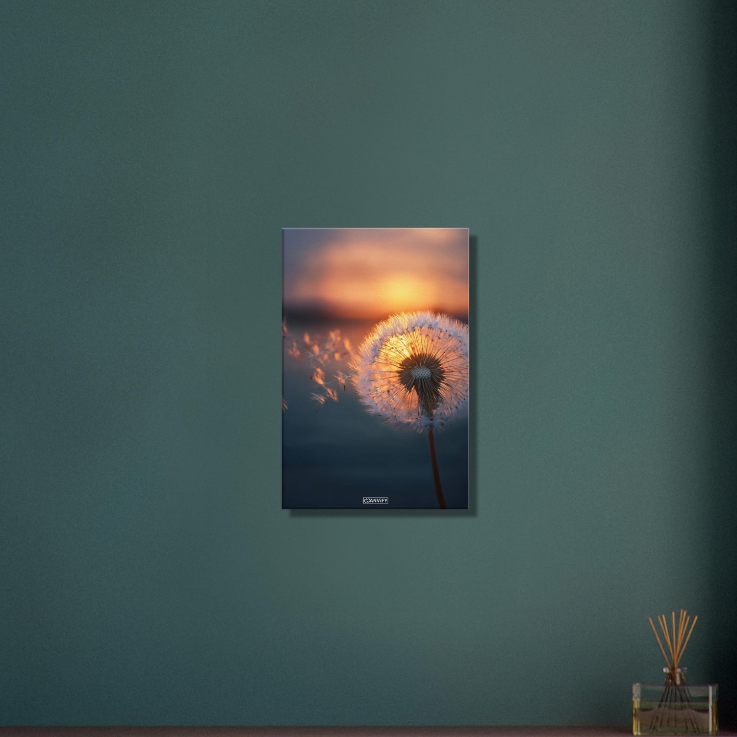 Pusteblume bei goldenem Sonnenuntergang auf einer Leinwand