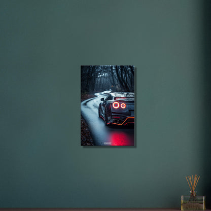 Nissan GT-R oder auch Godzilla genannt in grauer Farbe im Wald auf einer Leinwand