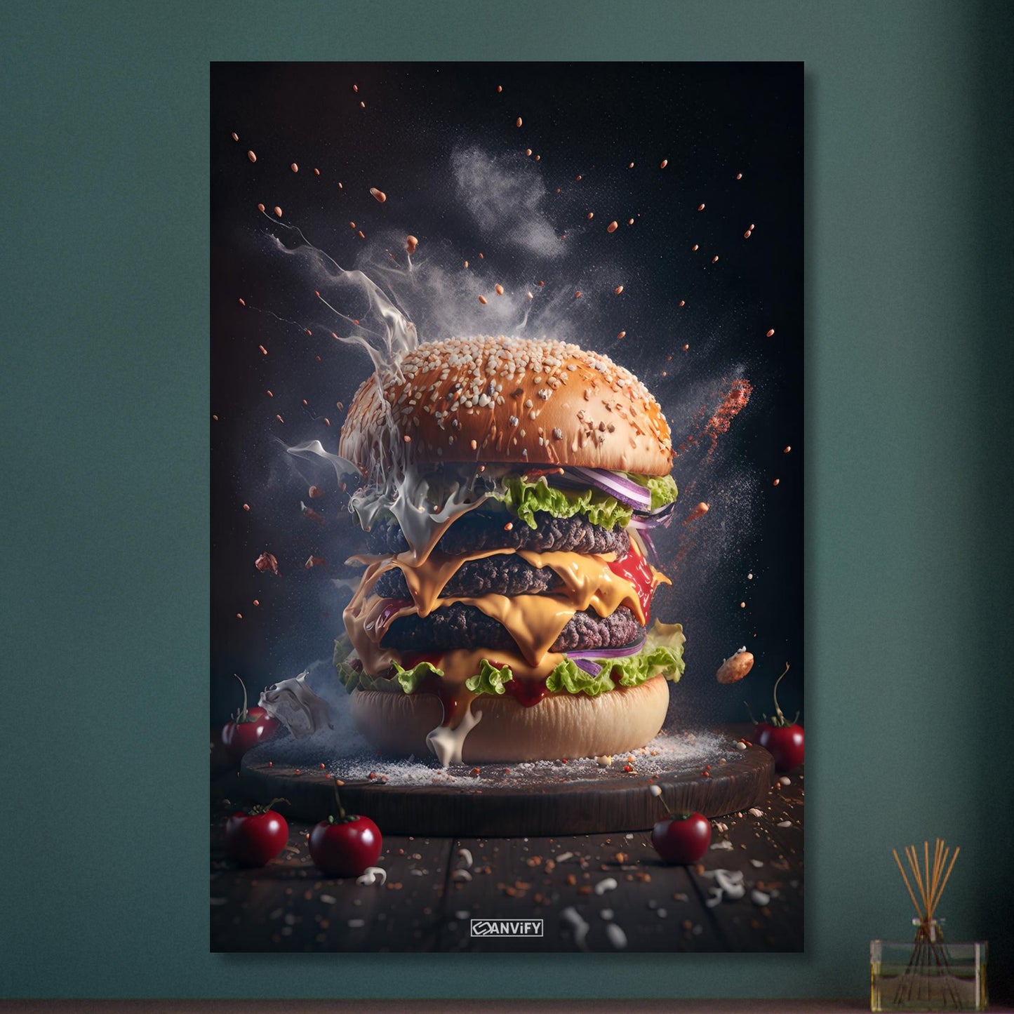 Saftig köstlicher Rindfleischburger mit Käse und Salat auf Aluminium