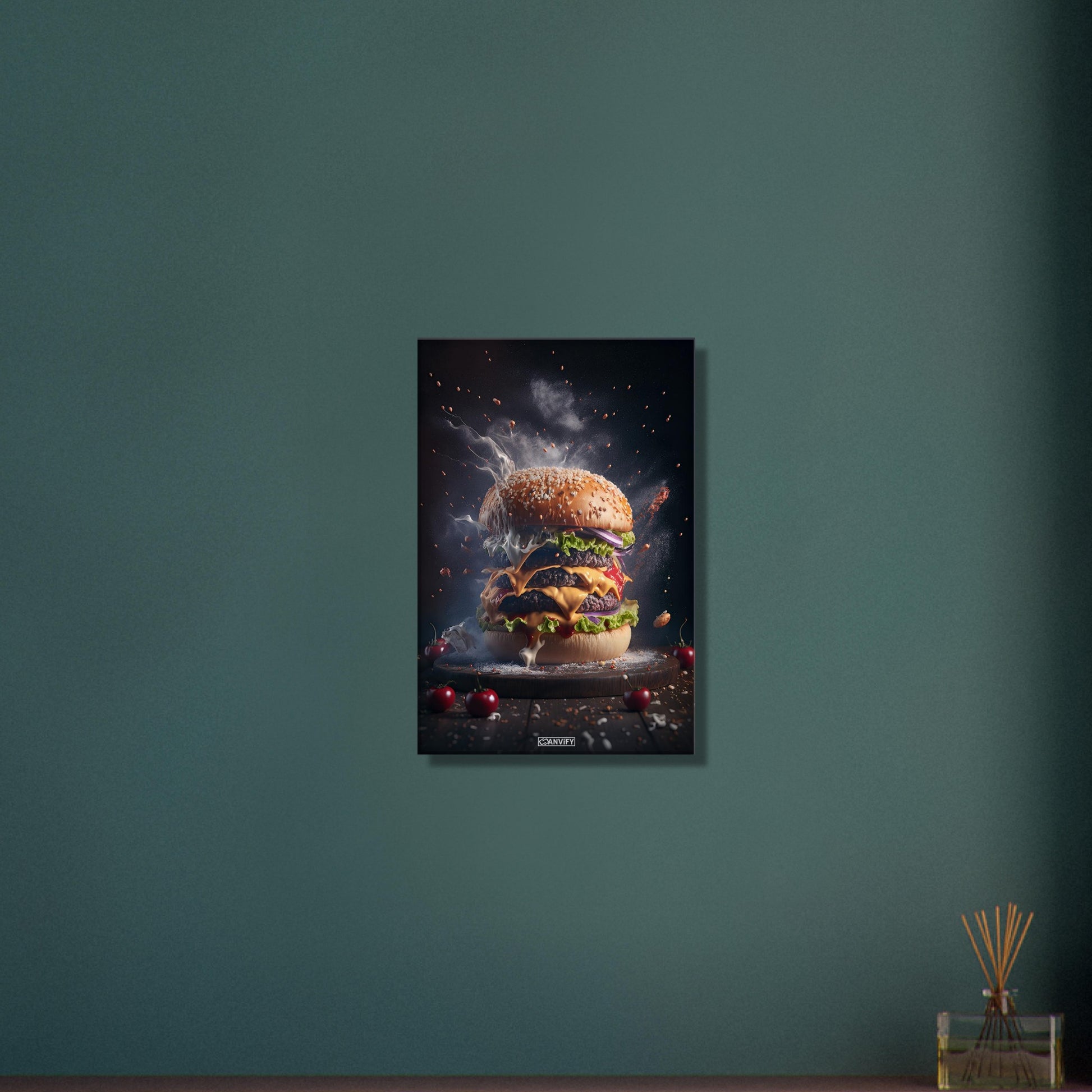 Saftig köstlicher Rindfleischburger mit Käse und Salat auf einer Leinwand