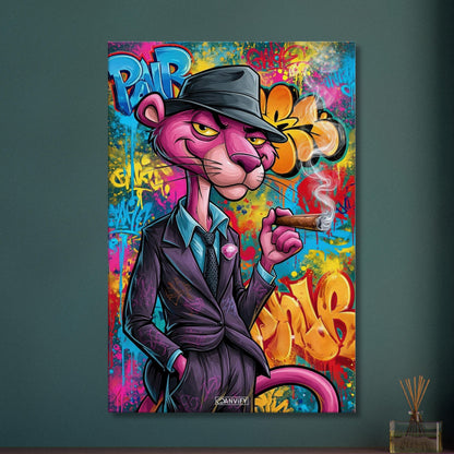 Pink Panther im Look eines Detektivs raucht eine Zigarre im Pop Art Stil auf einer Leinwand