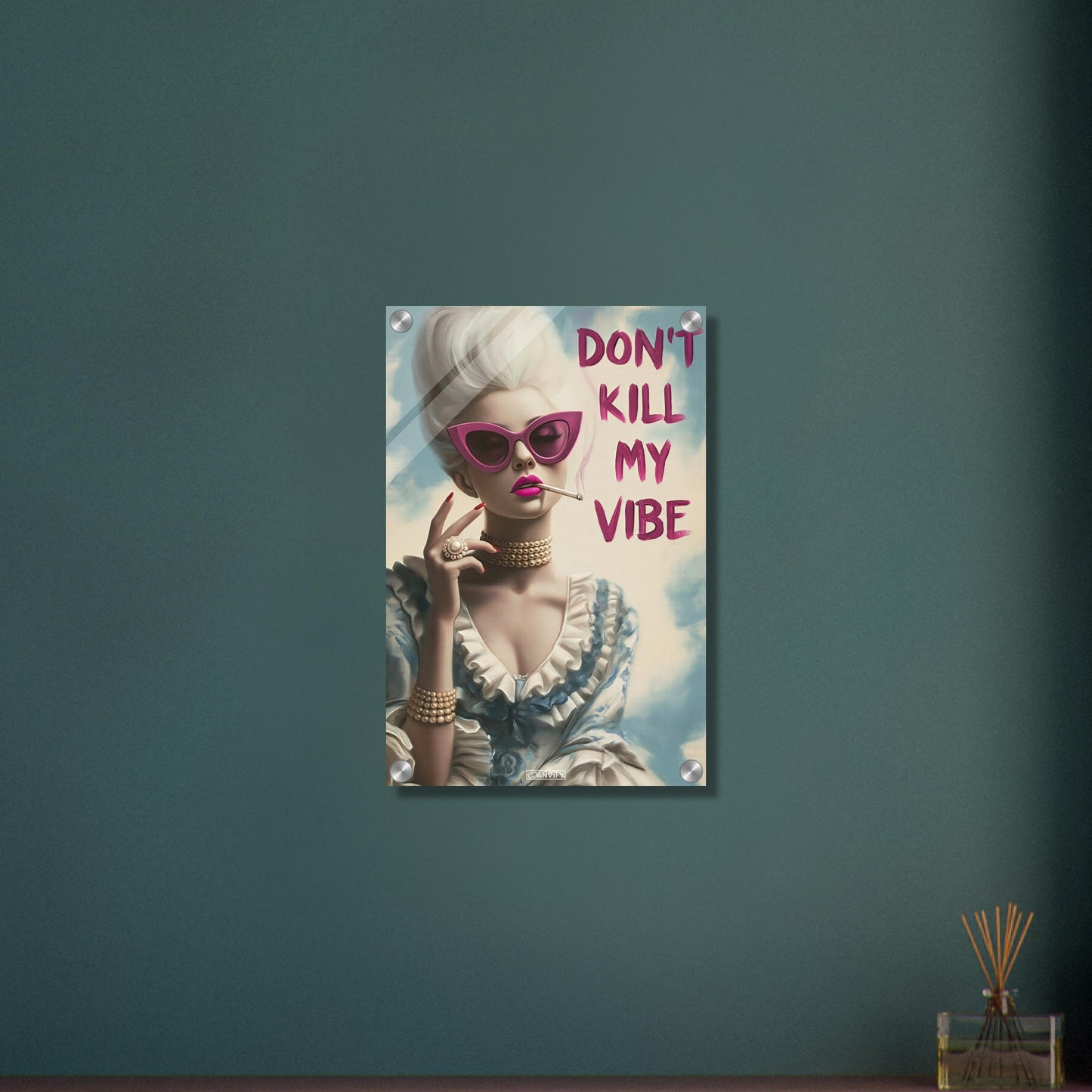 Prinzessin mit Zigarette und einem Spruch "Don't Kill My Vibe" auf einem Acrylbild