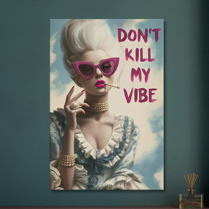Prinzessin mit Zigarette und einem Spruch "Don't Kill My Vibe" auf einer Leinwand