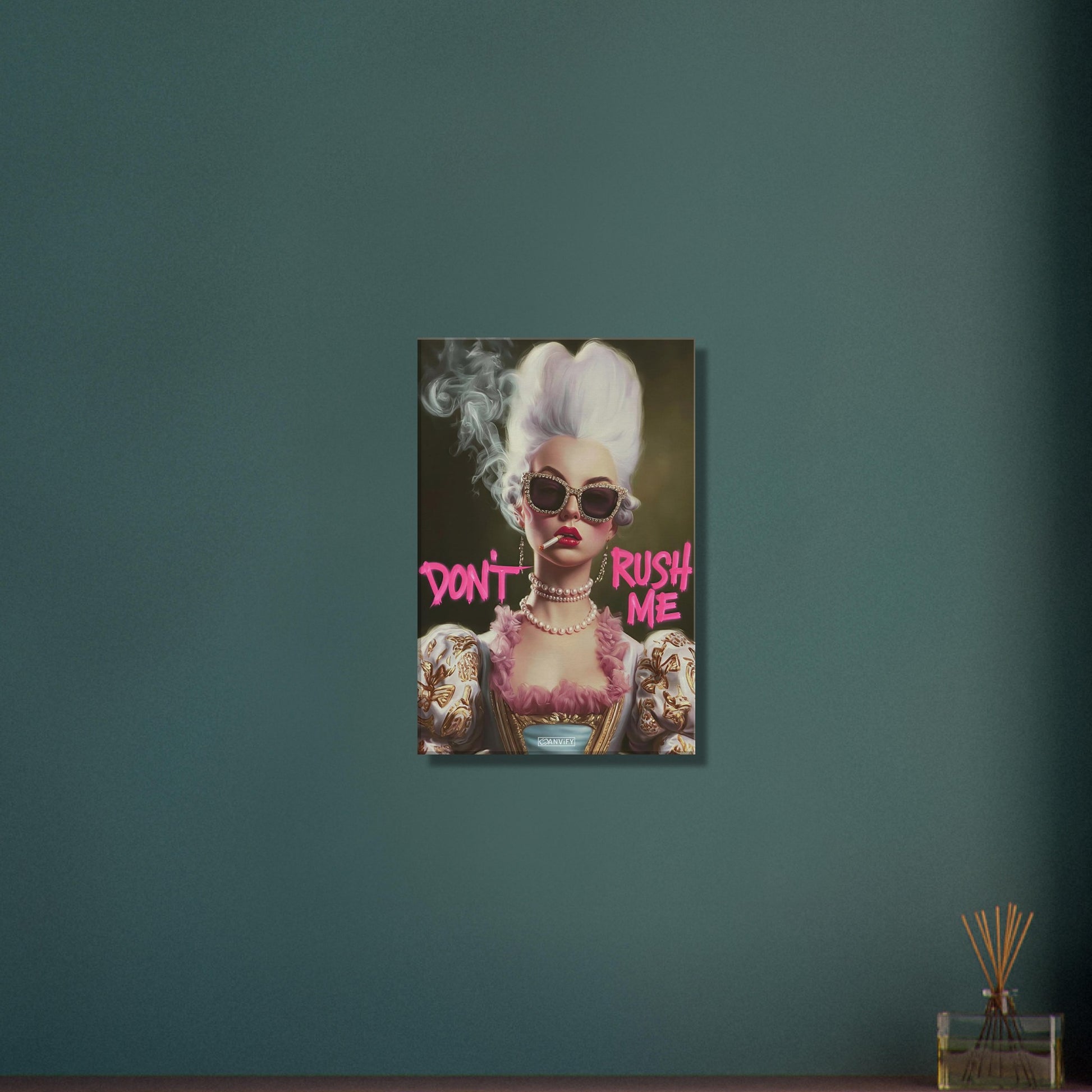 Prinzessin mit einer Zigarette und einem Spruch "Don't Rush Me" auf einer Leinwand