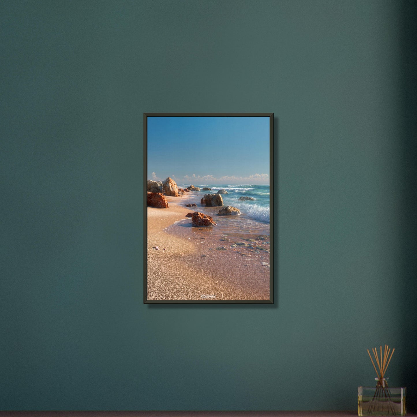 Exotische Küste mit Wellengang auf einem Poster im Metallrahmen