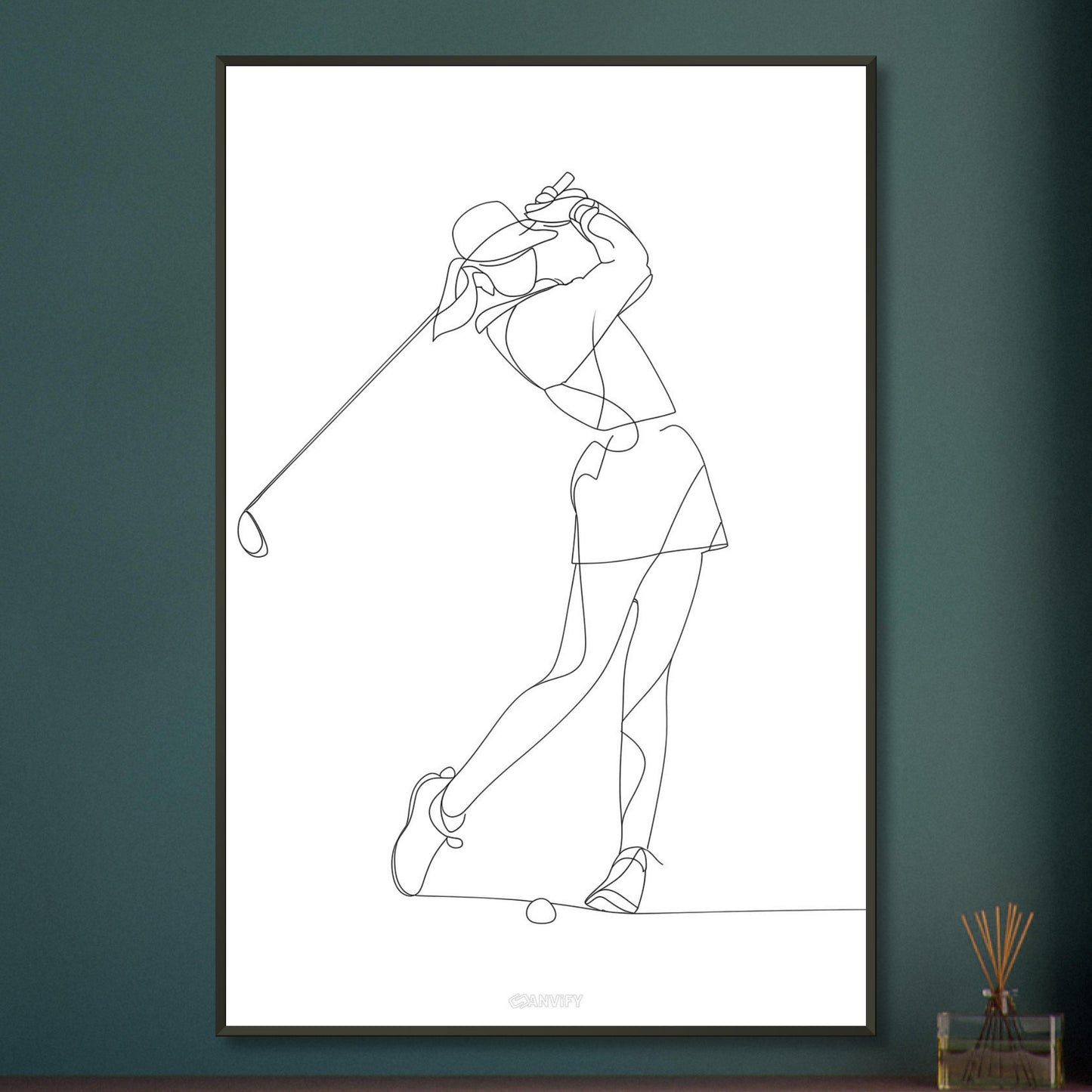 Golferin gezeichnet mit einer Linie auf einem Poster im Metallrahmen