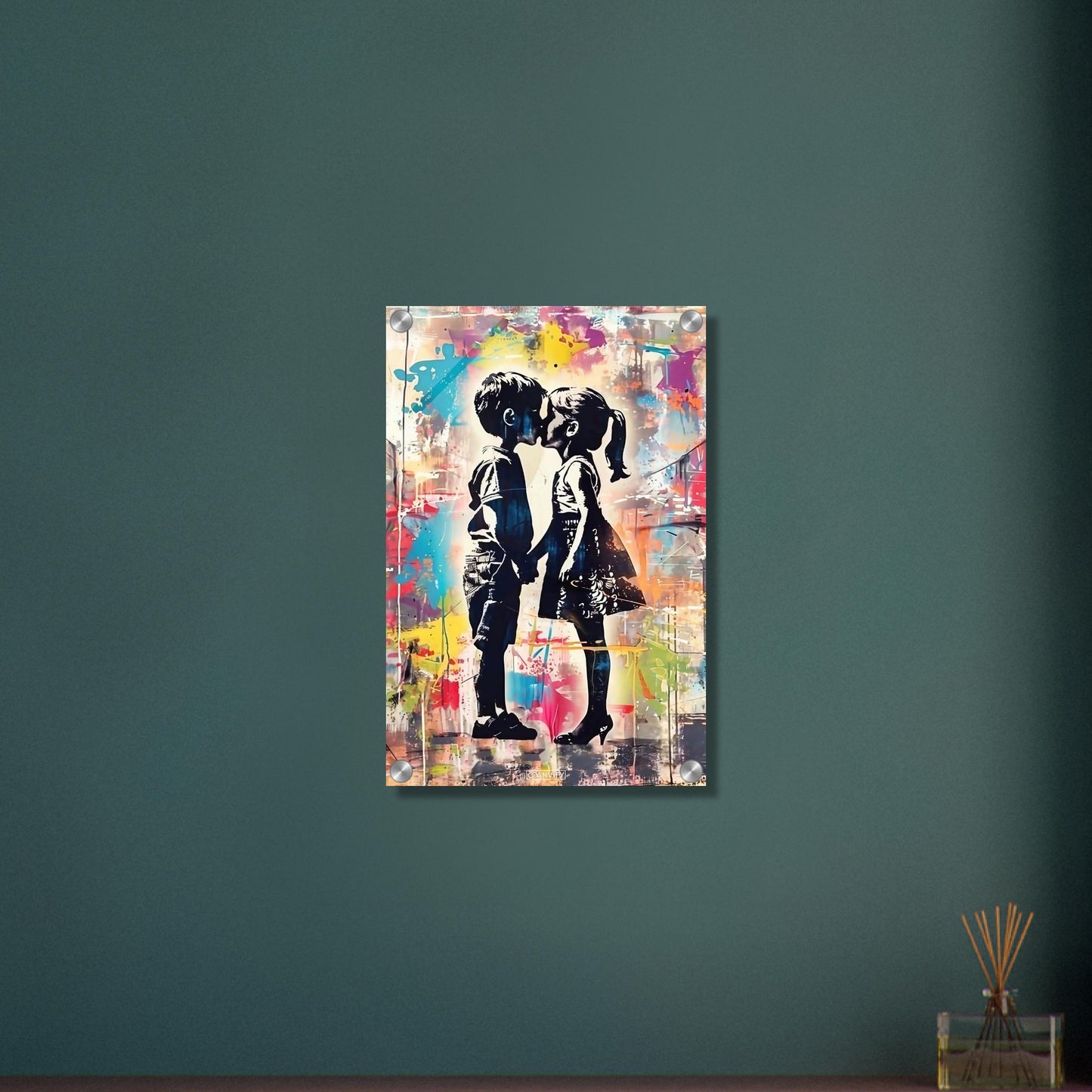 Junge küsst Mädchen Silhouette im Banksy Stil auf einem Acrylbild
