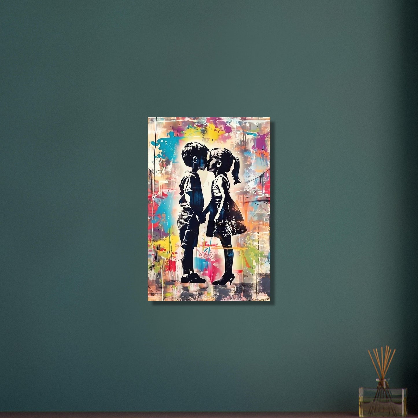 Junge küsst Mädchen Silhouette im Banksy Stil auf Aluminium