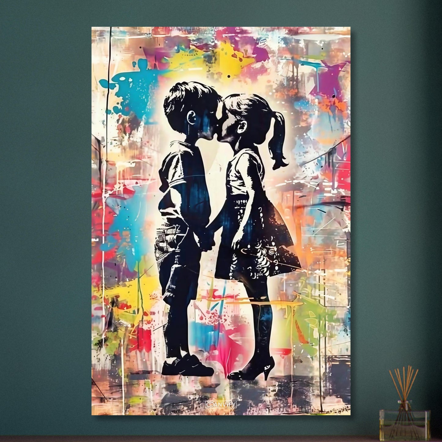Junge küsst Mädchen Silhouette im Banksy Stil auf Aluminium