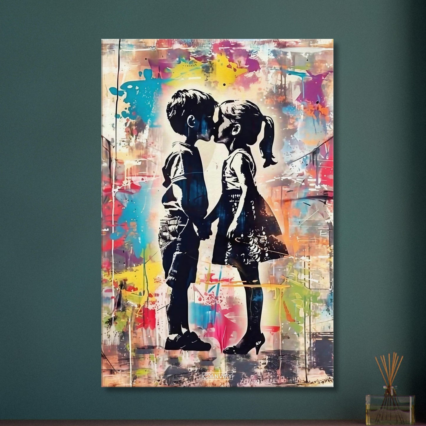Junge küsst Mädchen Silhouette im Banksy Stil auf einer Leinwand