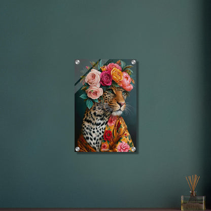 Leopard mit einer Blumenkrone aus Rosen und einer Seidenrobe als Ölgemälde auf einem Acrylbild
