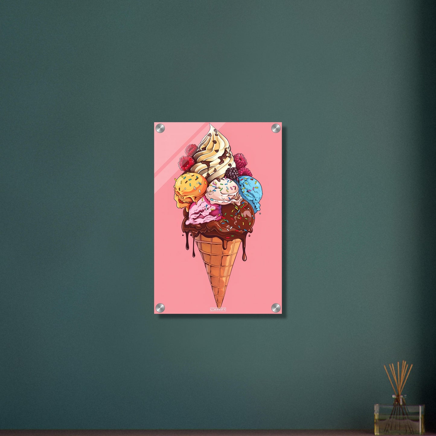 Exotische Fruchteiscreme mit frischen Himbeeren und Schokolade auf einem Acrylbild