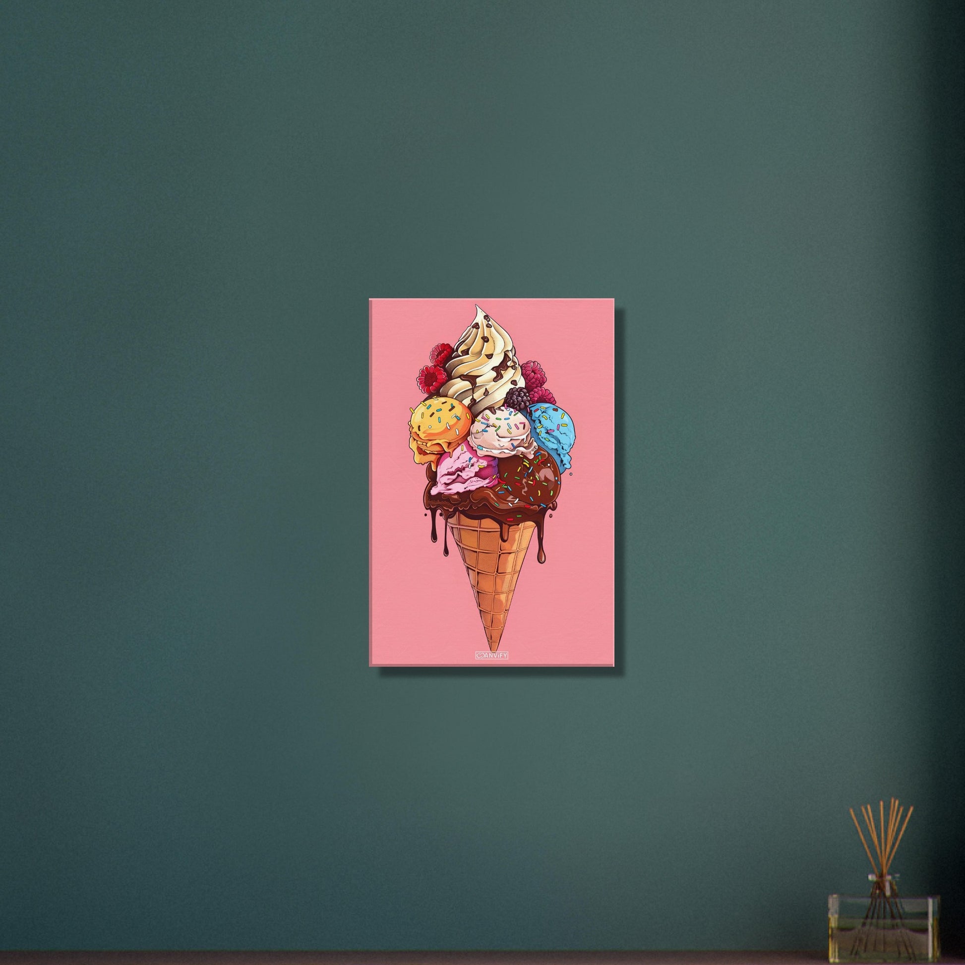 Exotische Fruchteiscreme mit frischen Himbeeren und Schokolade auf einer Leinwand