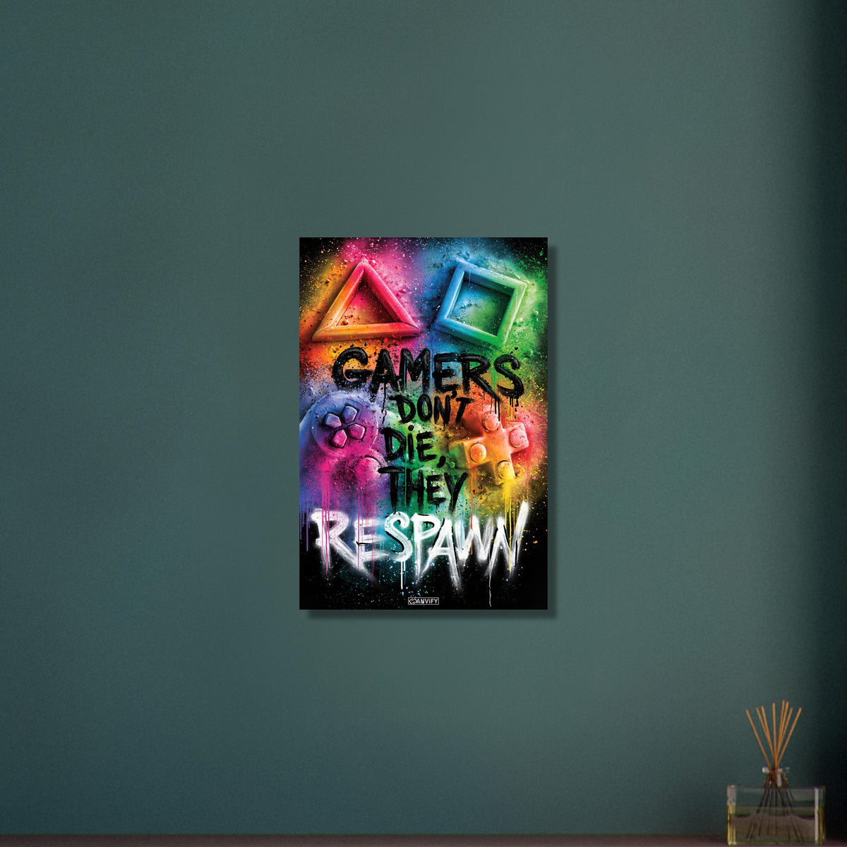 Playstation Controller mit Symbolen und Spruch 'Gamers Don't Die They Respawn' im Graffiti Street Art Stil mit bunten Farben auf Aluminium