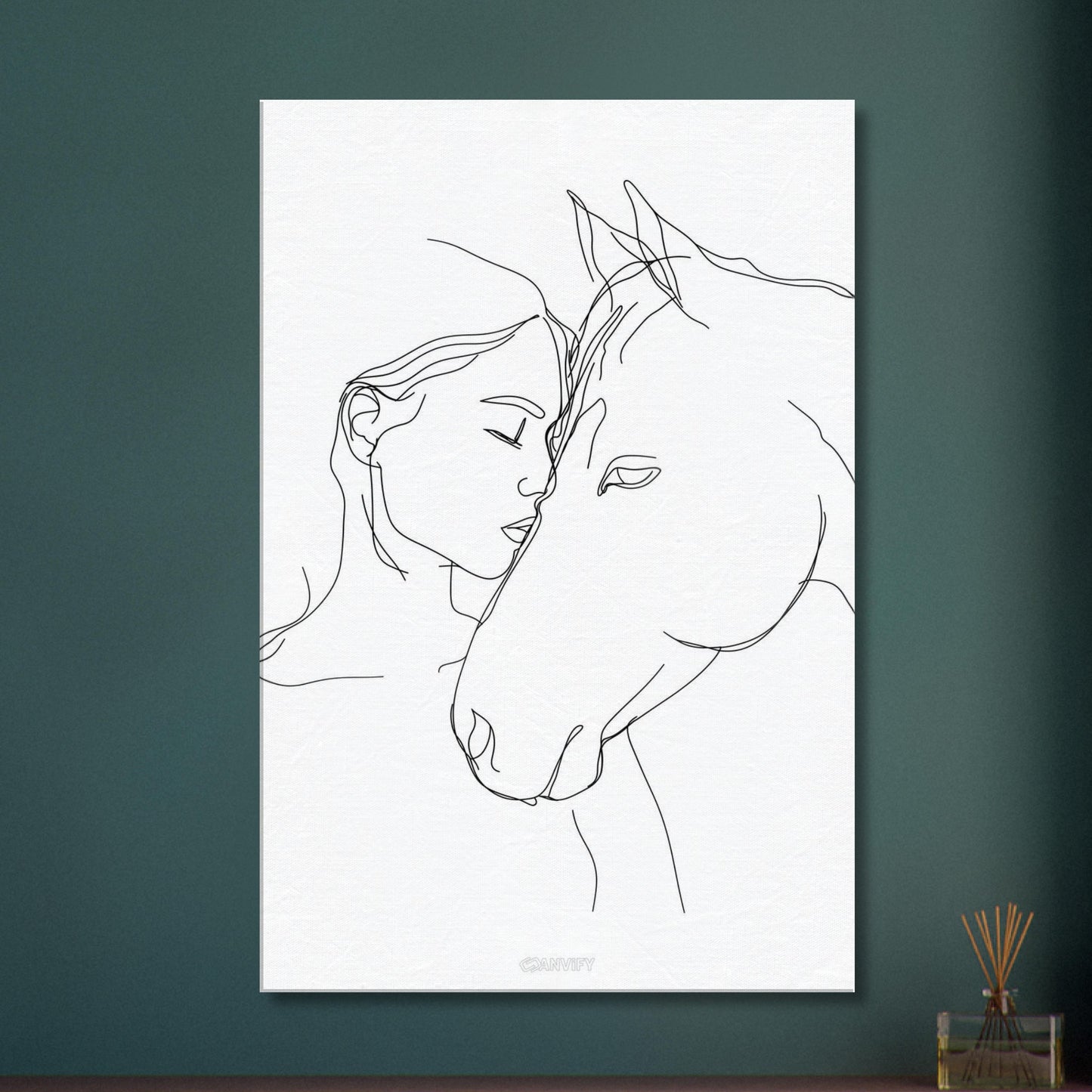 Mädchen küsst ein Pferd gezeichnet auf einer Leinwand