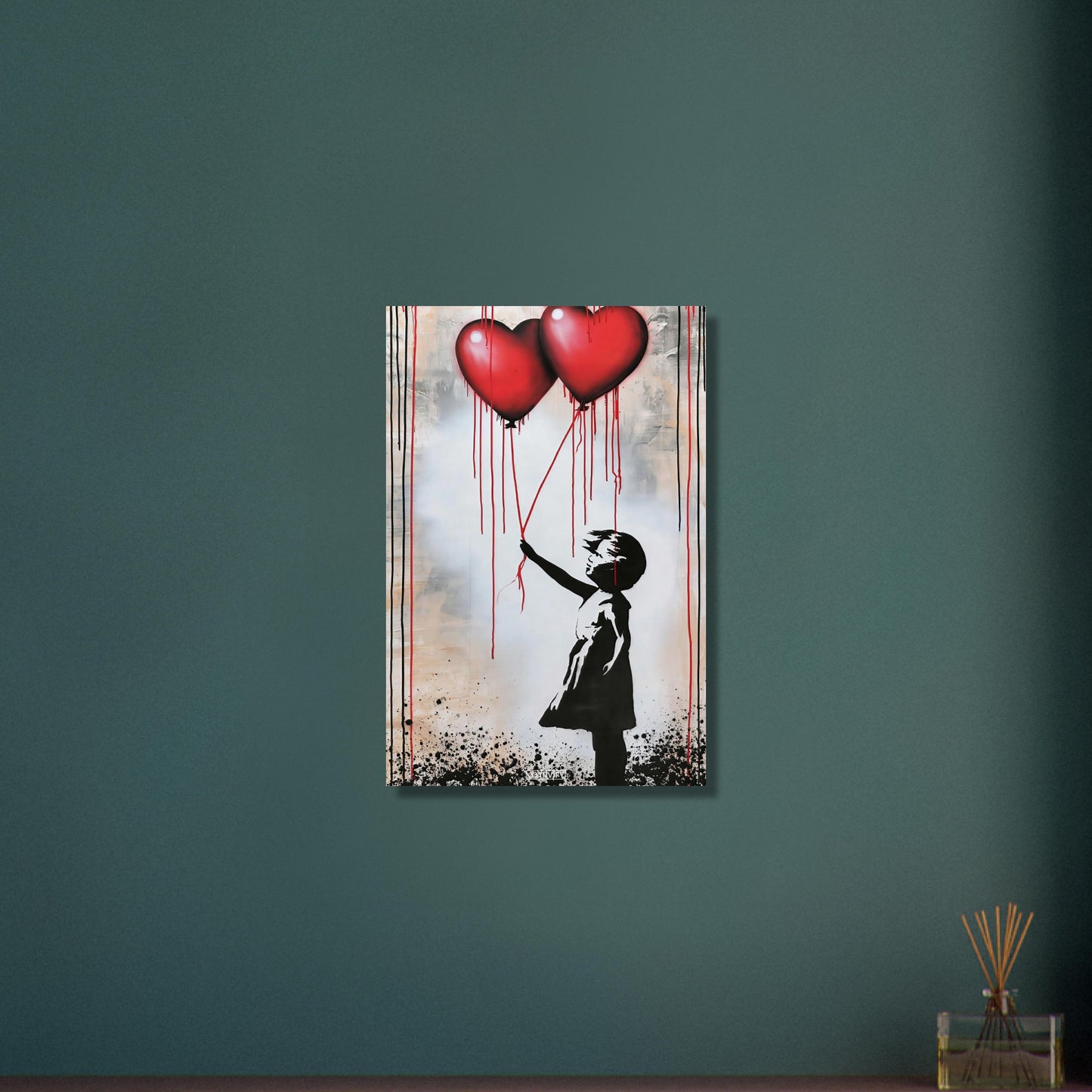 Kleines Mädchen hält zwei Herzluftballons fest im Banksy Stil auf Aluminium