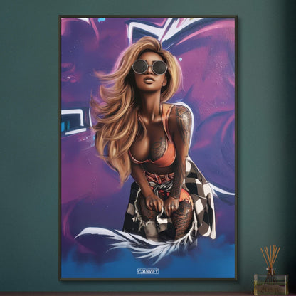 Graffiti Strassenkunst von einer schönen Frau mit hellbraunen langen Haaren im GTA Style auf einem Poster im Metallrahmen
