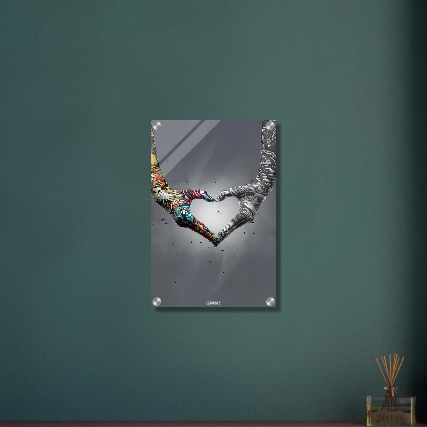 Herzform mit bunten Händen im Banksy Stil auf einem Acrylbild