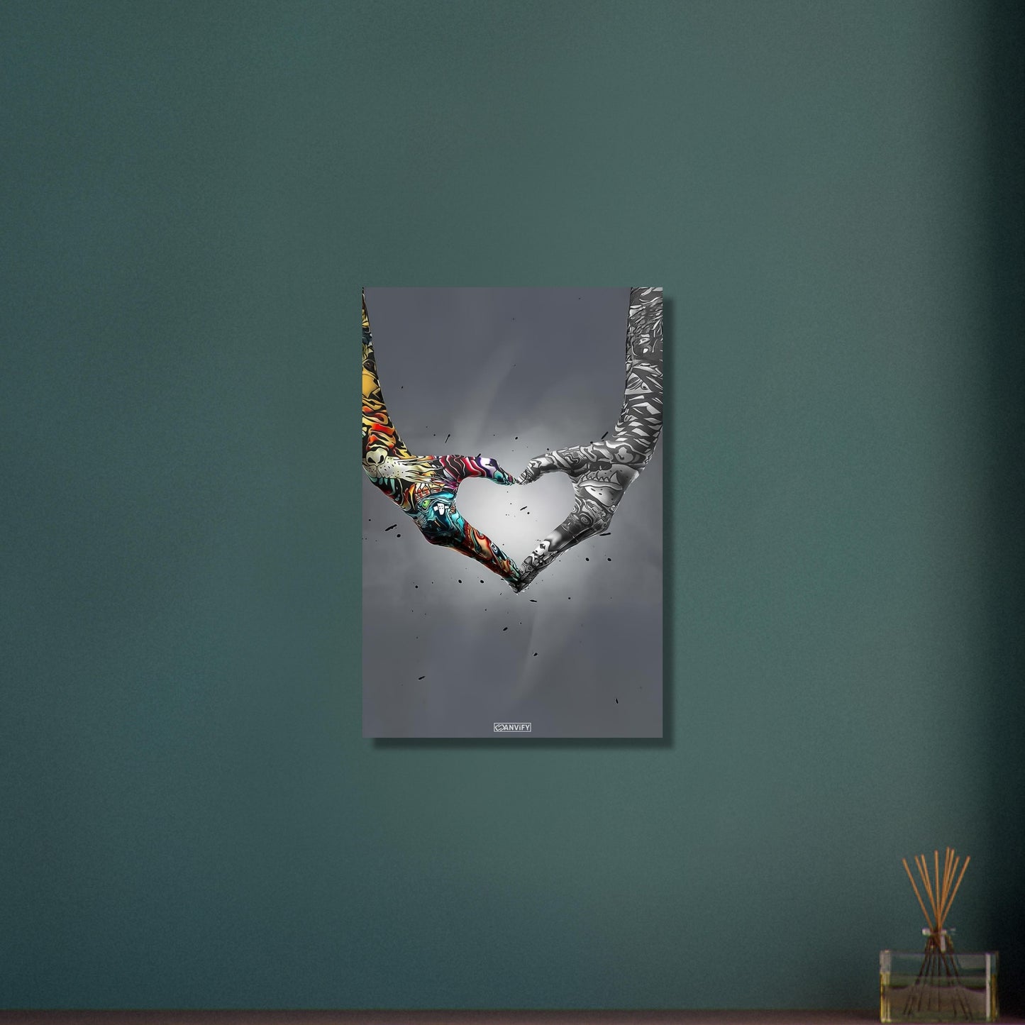 Herzform mit bunten Händen im Banksy Stil auf Aluminium